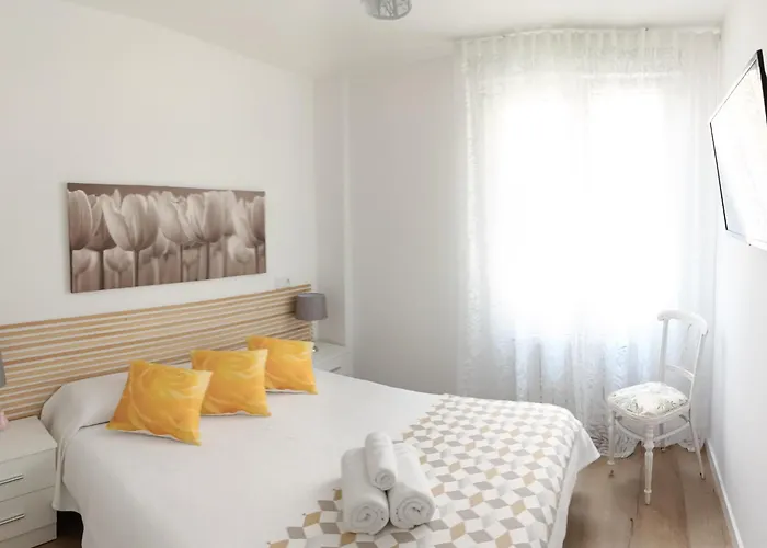 Bahia Ferry Tranquilo, Con Parking Y Desayuno Casero En El Centro * Сантандер